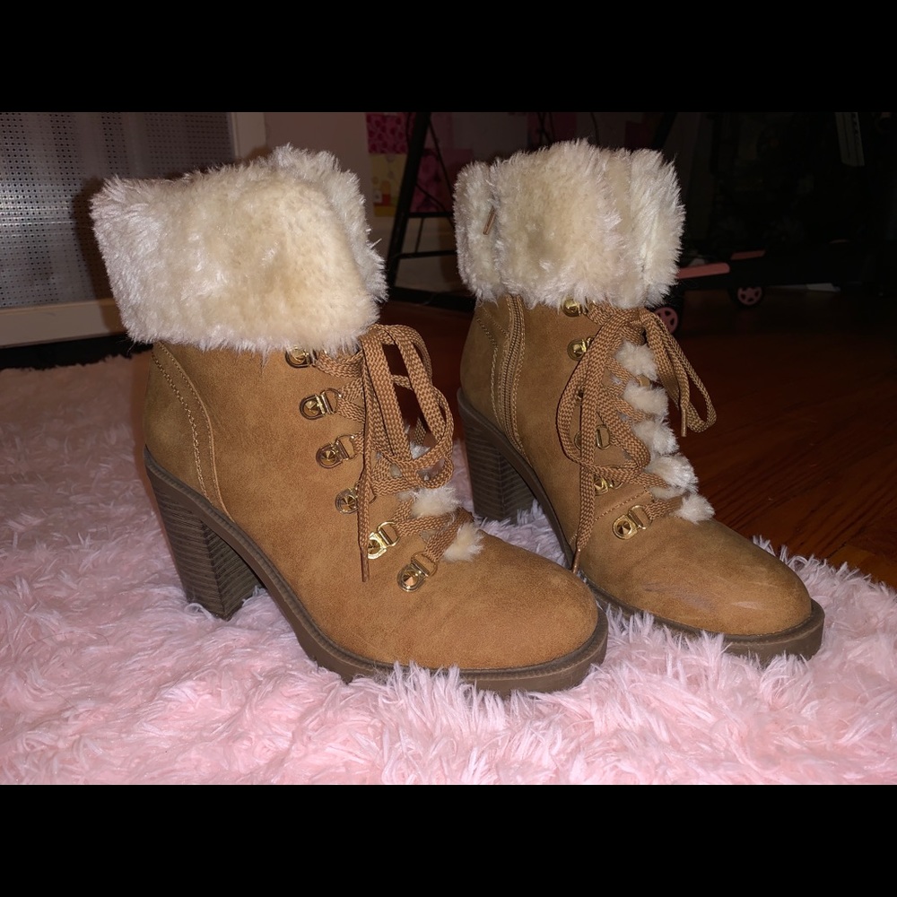 Fur boots with heel